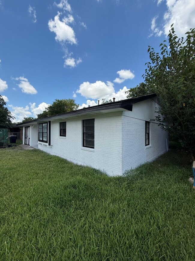 Building Photo - Gorgeous all renovated Home in Houston, TX!.
