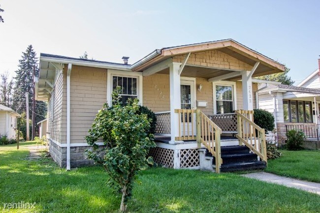 Building Photo - 2 br, 1 bath House - 2422 Dodge Ave