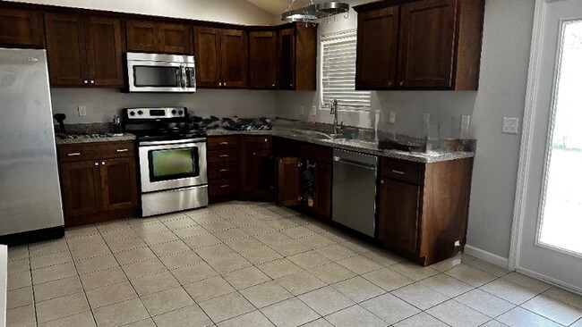 Foto del edificio - 5233 Stone Crest Dr