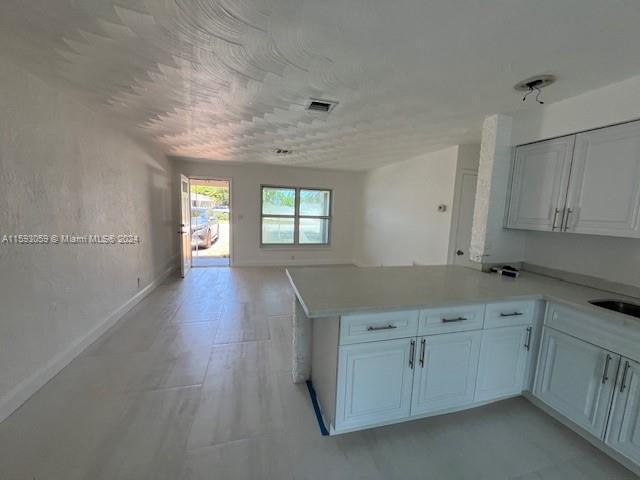 Building Photo - 4689 SW 28th Ave