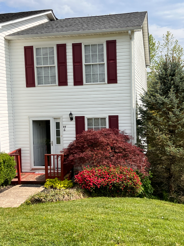 Primary Photo - 44 Tulip Grove Cir