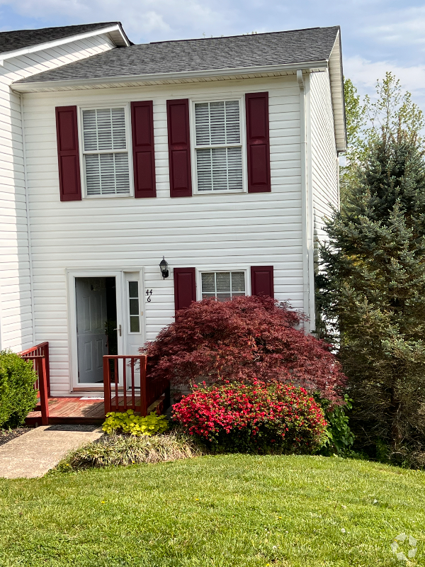 Building Photo - 44 Tulip Grove Cir