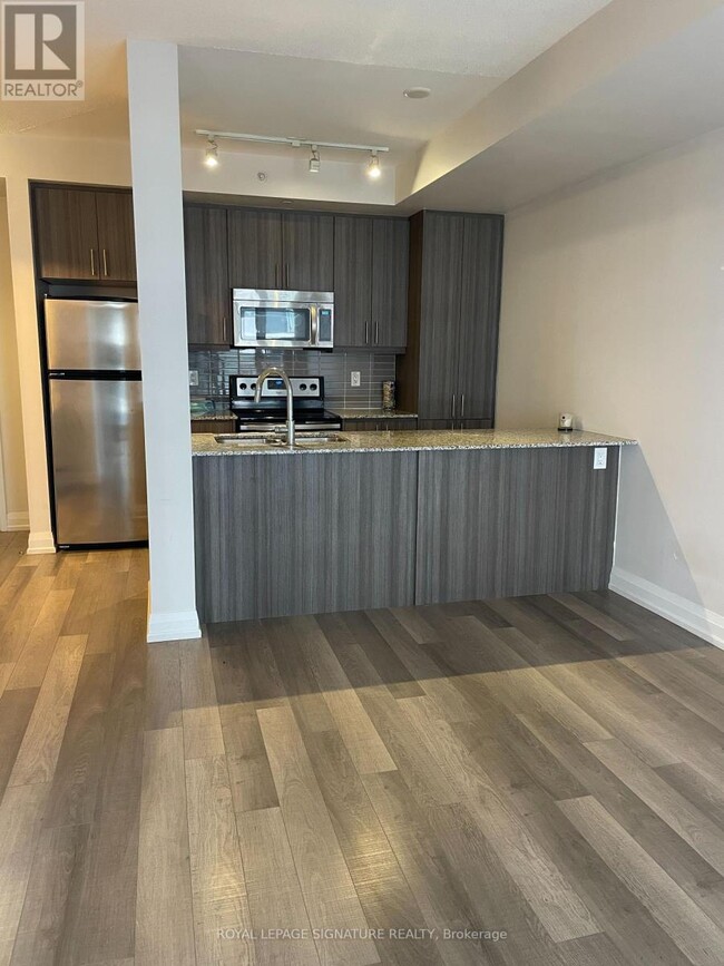 Building Photo - 85 The Donway W