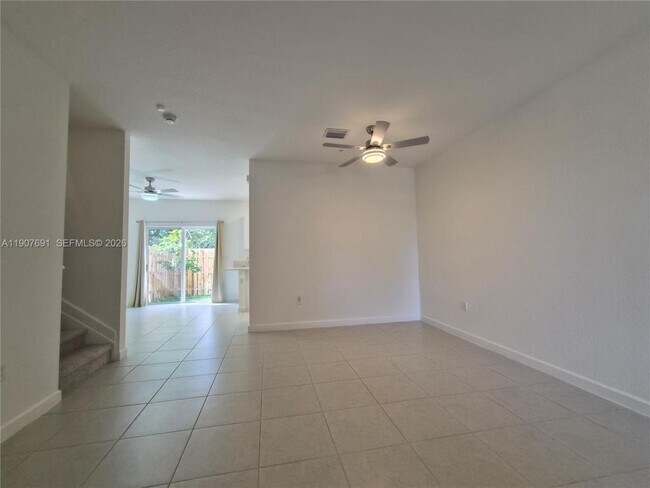 Foto del edificio - 2741 NW 55th Way