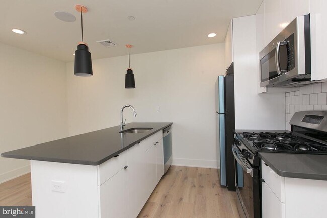 Foto del edificio - 2431 Frankford Ave