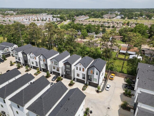 Foto del edificio - 3706 Creekmont Grn Ln