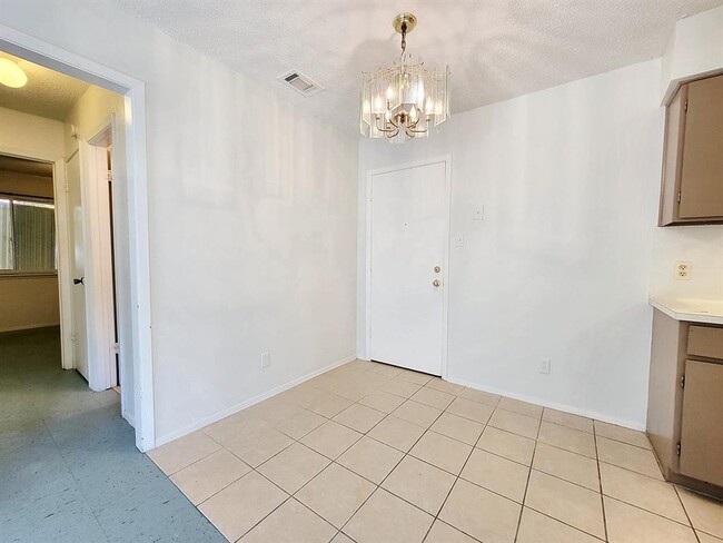 Building Photo - 6000 Emerald Forest Dr