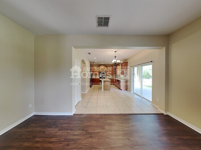 Foto del edificio - 5800 Windsong Oak Drive