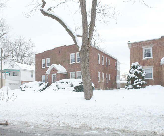 Building Photo - 2220 Crescent Rd