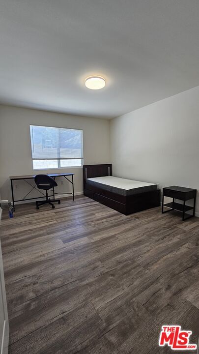 Foto del edificio - 1320 W 37th St