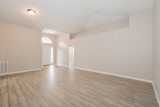 Foto del edificio - 1504 Sterns Dr