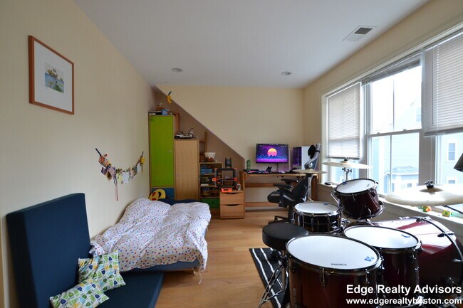 Foto del edificio - 7 Sparhawk St