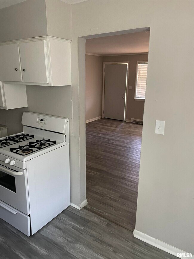 633 Spitznagle Ave, Peoria, IL 61603 Townhome Rentals in Peoria IL