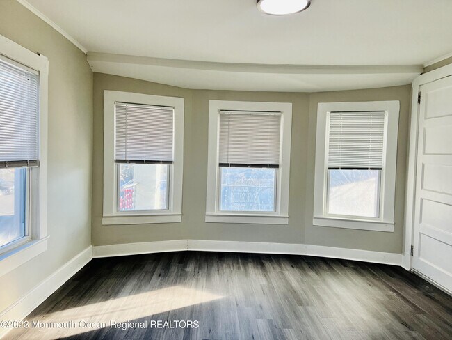 Foto del edificio - 1215 1/2 Monroe Ave