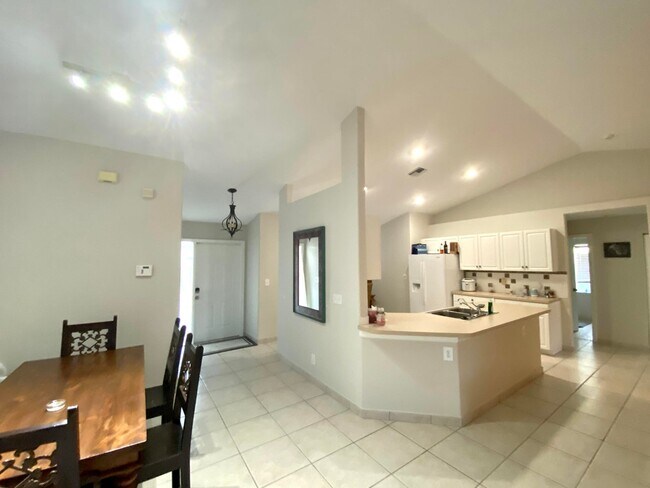 Foto del edificio - 1094 Raintree Ln