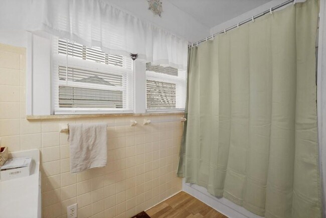 Foto del edificio - 3 bedroom 1/2 Bath