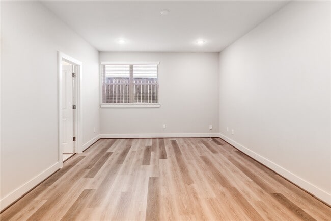 Foto del edificio - 1250 N Post Oak Rd