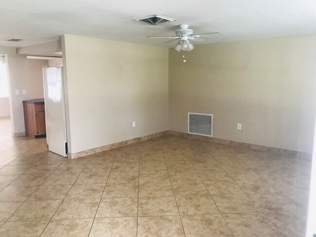 Building Photo - Beautiful 2 bedroom / 2 bath available now!