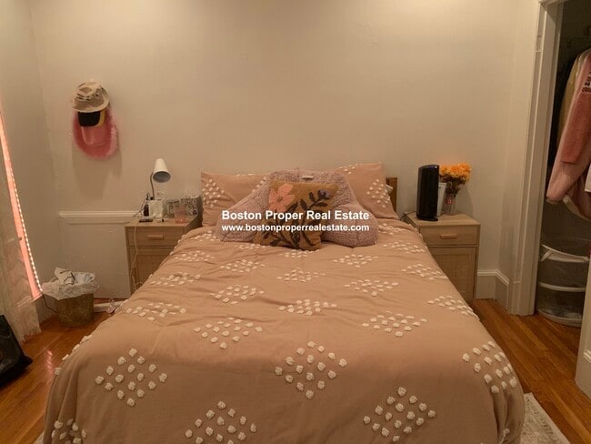 Building Photo - 45 Westland Ave