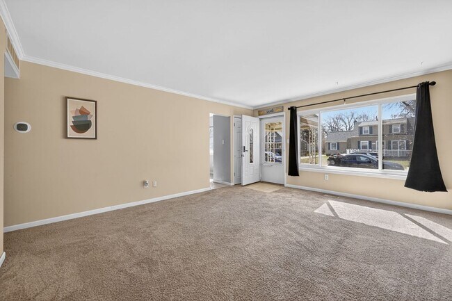 Building Photo - 35046 Rosslyn St