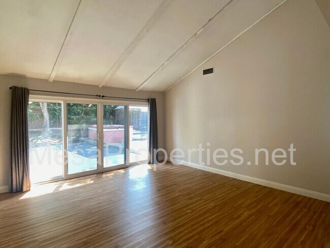 Foto del edificio - 1004 N Del Sol Ln