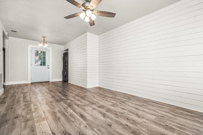 Building Photo - Charming 2 Bed, 1 Bath San Antonio Rental ...