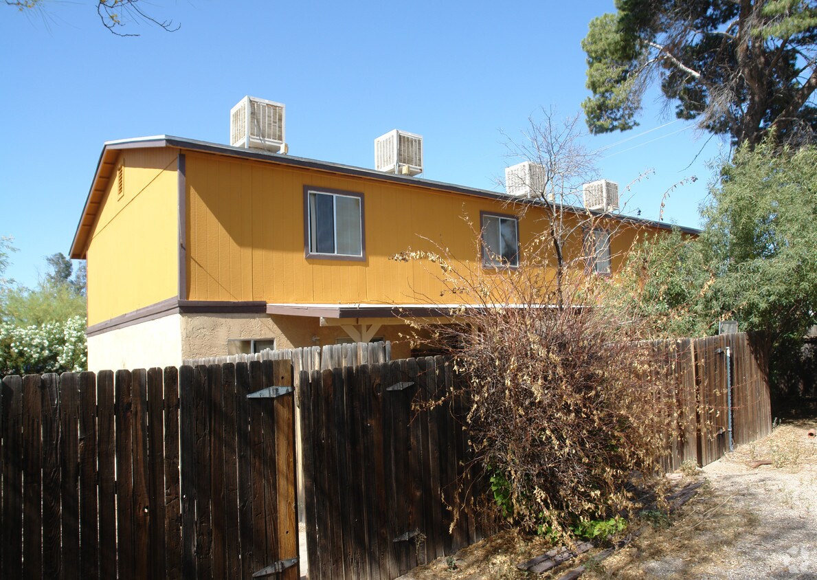 Primary Photo - 2809-2815 N Mountain Ave