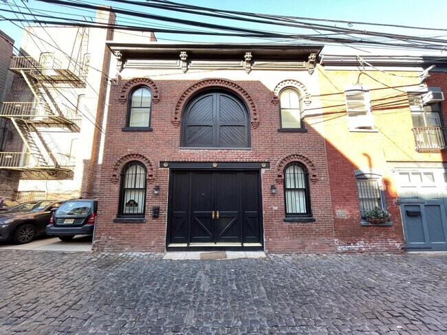 Building Photo - 626 Court St