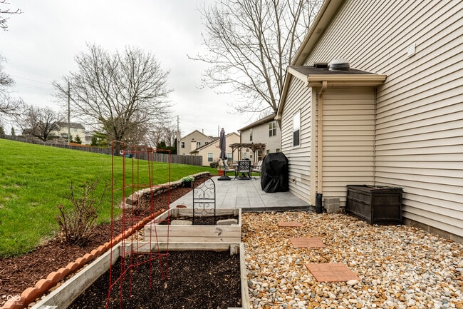 Building Photo - 9660 Overcrest Dr