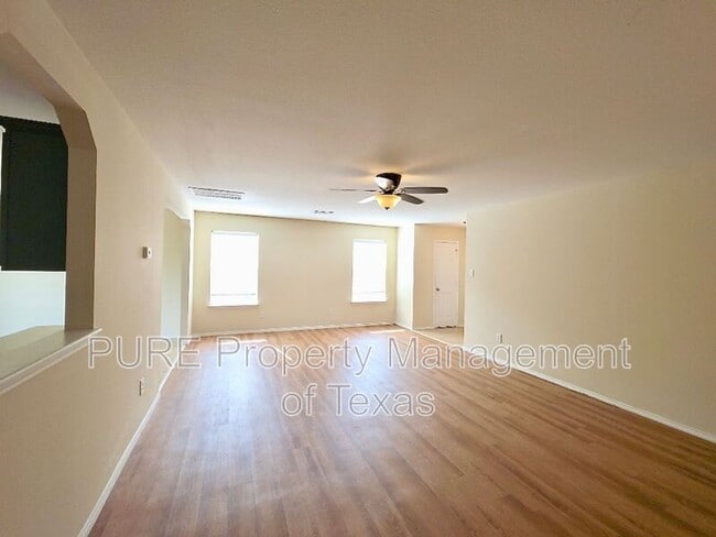 Building Photo - 204 Ruby Lake Dr