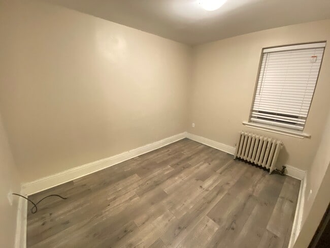 Building Photo - 128 Carrick Ave