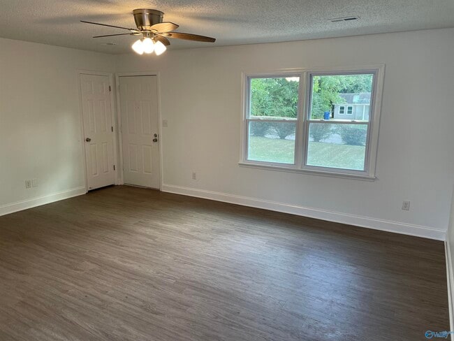 Building Photo - 127 Liza Ln