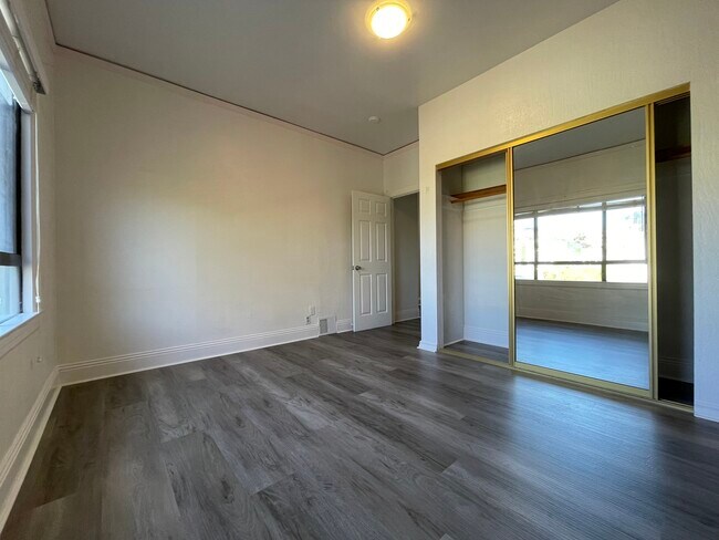 Building Photo - 1658 25th Ave