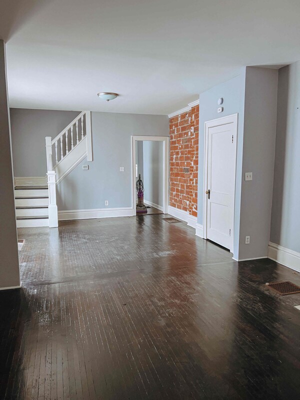 Foto del edificio - 323 Woodland Ave