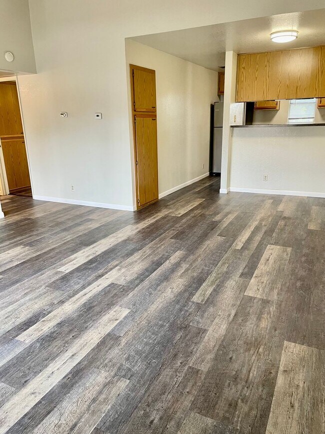 Building Photo - Charming Carmichael complex