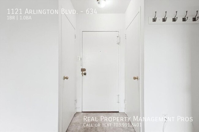 Building Photo - 1121 Arlington Blvd