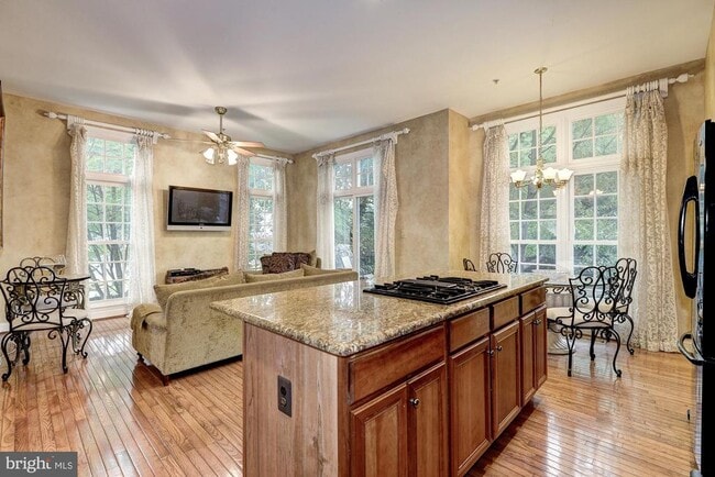 Foto del edificio - 1657 Colonial Hills Dr
