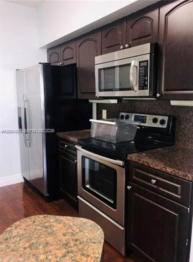 Building Photo - 3175 NE 184th St