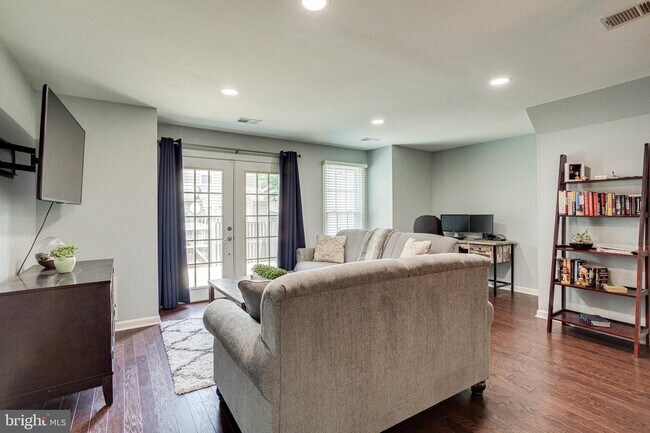 Building Photo - 8023 Edinburgh Dr