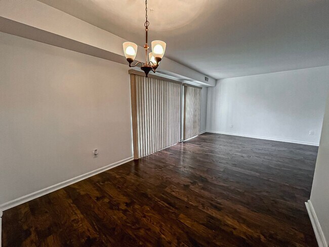Foto del edificio - A Gorgeous 1 Bed 1 Bath Unit With Patio In...