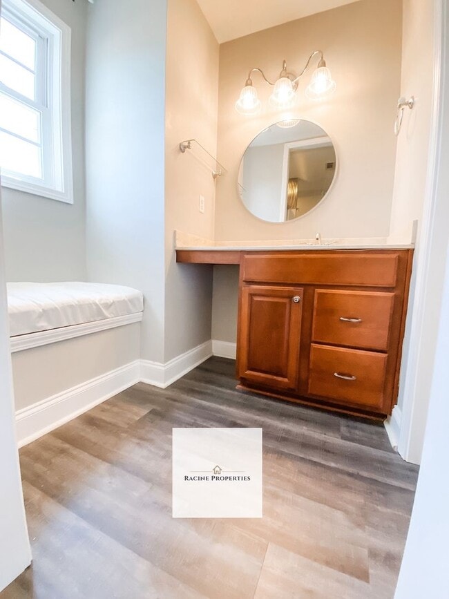 Foto del edificio - **Your Dream Home Awaits in This Exceptional Cul-de-Sac Retreat**