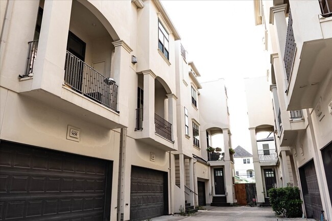 Building Photo - 5648 Larkin St