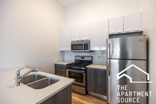 Foto del edificio - 2700 W North Ave