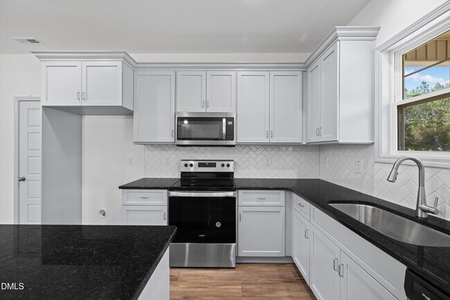 Foto del edificio - 73 Falls Riv ct