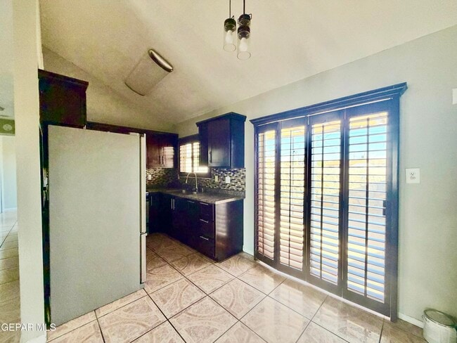 Building Photo - 9150 Bur Oak Cir