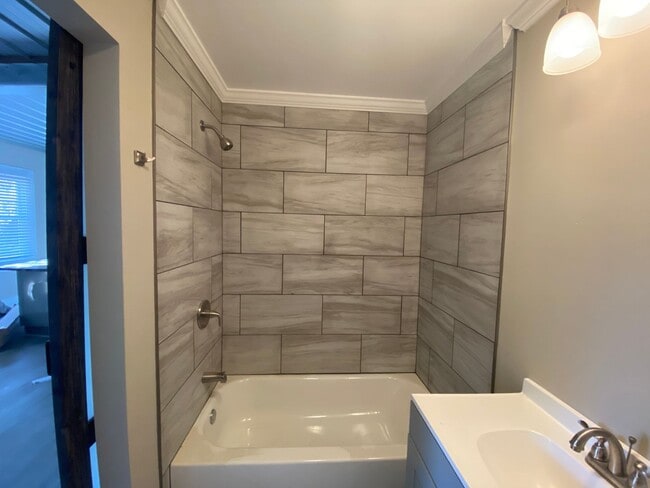 Foto del edificio - 323 The Plaza