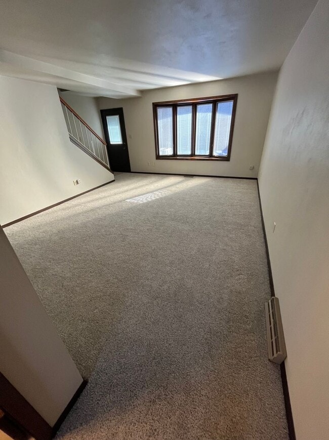 Building Photo - Spacious 2 bedroom condo!