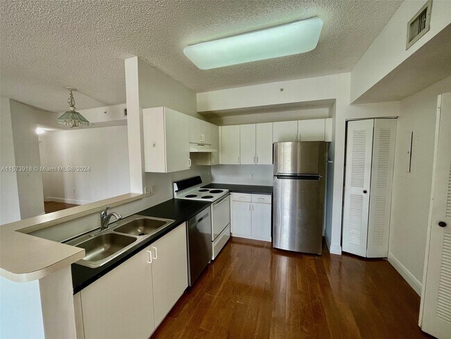 Building Photo - 6984 SW 39th St