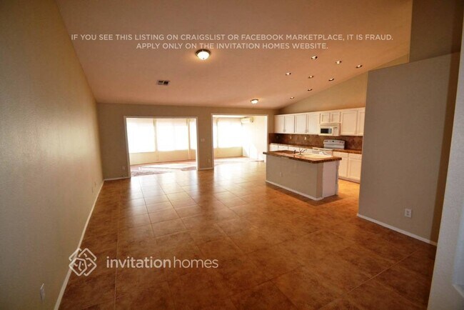 Foto del edificio - 1669 E Golden Ln