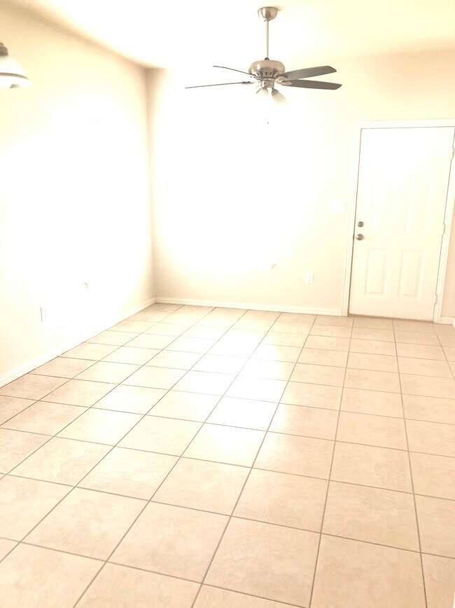 Foto del edificio - 213 N Prairie St